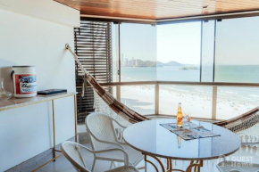 Apartamento Pé na Areia e Vista Deslumbrante, Sacada com Churrasqueira